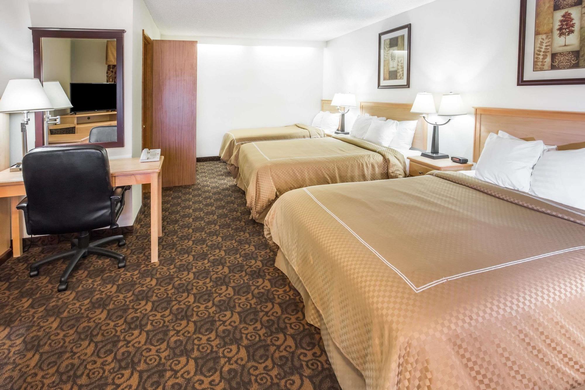 Days Inn By Wyndham Black Bear Salem Bagian luar foto