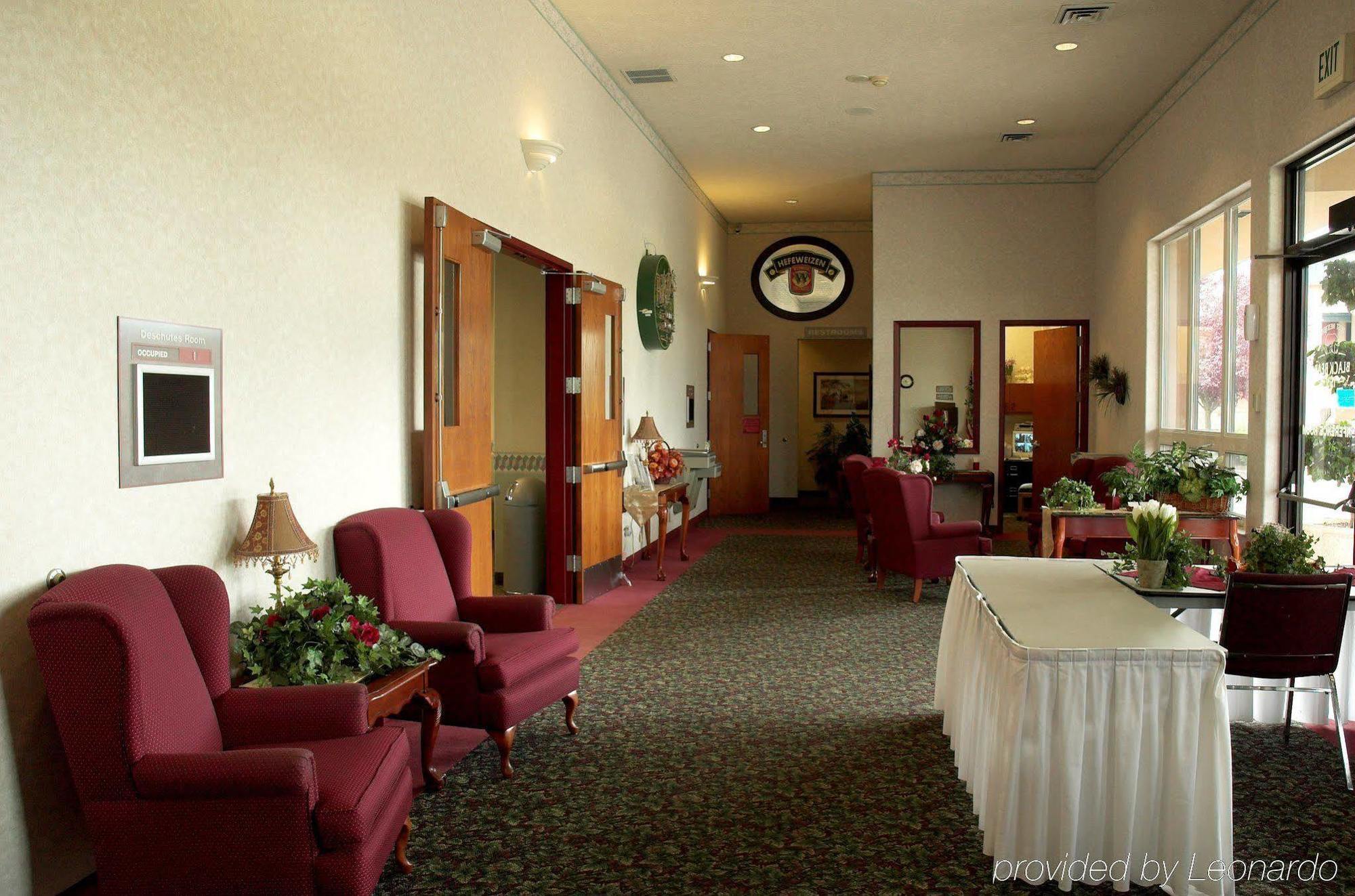 Days Inn By Wyndham Black Bear Salem Interior foto